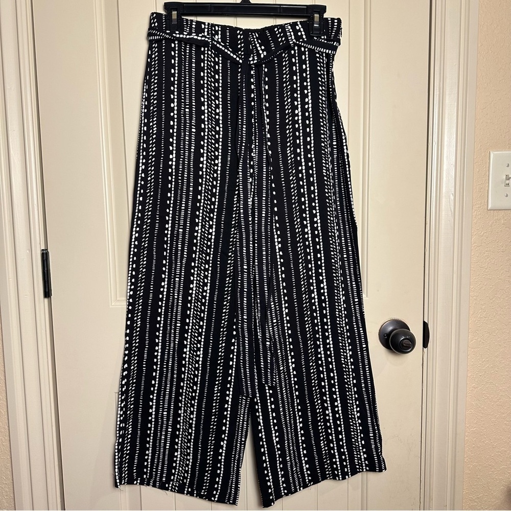Cupcakes and Cashmere Melena Dotted Stripe Crop Pants Size M EUC - Picture 4 of 15